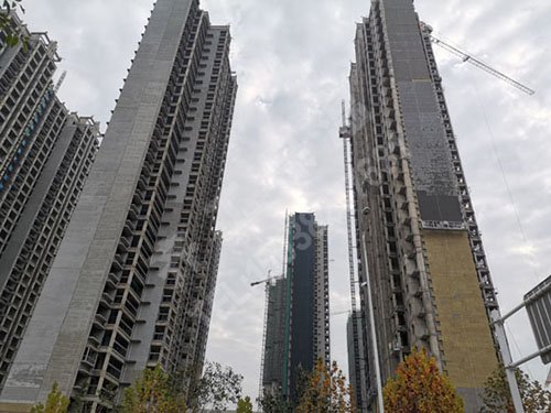 外墻憎水巖棉板是醉優(yōu)質的外墻用保溫型材料